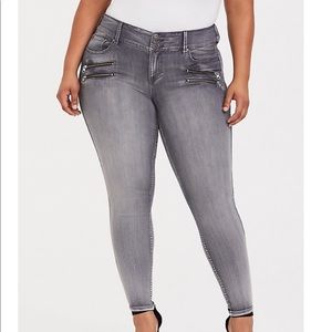 ➕ Torrid Multi-Zip Super Stretch Jegging 20R